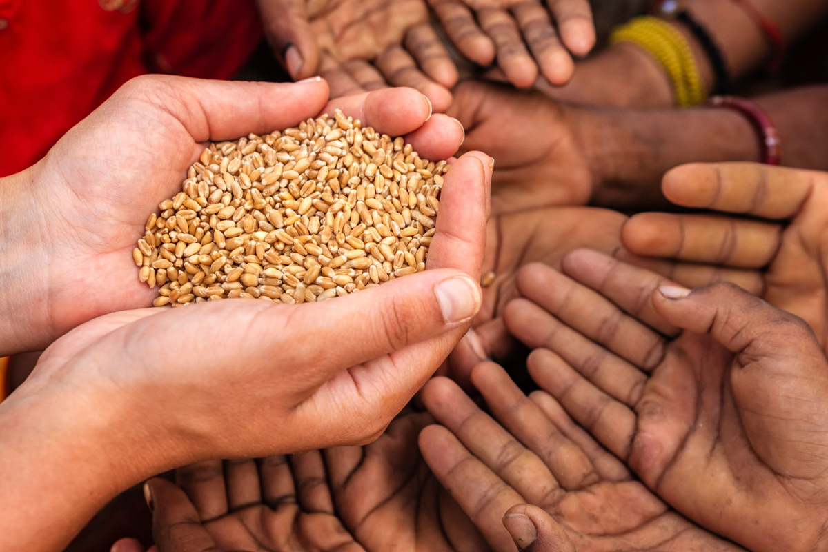 ‘(...)Então dirá também aos que estiverem à sua esquerda: Apartai-vos de mim, malditos, para o fogo eterno, preparado para o diabo e seus anjos; Porque tive fome, e não me destes de comer; tive sede, e não me destes de beber’ (Mateus 25:41,42) ‘(...)Então dirá também aos que estiverem à sua esquerda: Apartai-vos de mim, malditos, para o fogo eterno, preparado para o diabo e seus anjos; Porque tive fome, e não me destes de comer; tive sede, e não me destes de beber’ (Mateus 25:41,42)